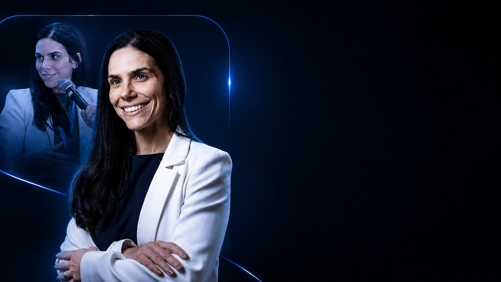 Dra. Clara Carvalho, primeira médica emergencista capa da Forbes, de blazer branco e braços cruzados